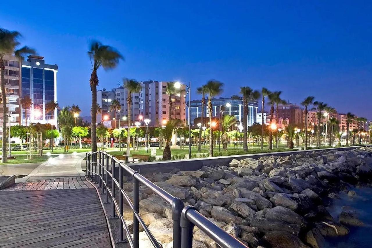 Sea Front & City Center, Amazing Sea View ลิมาซอล ภายนอก รูปภาพ