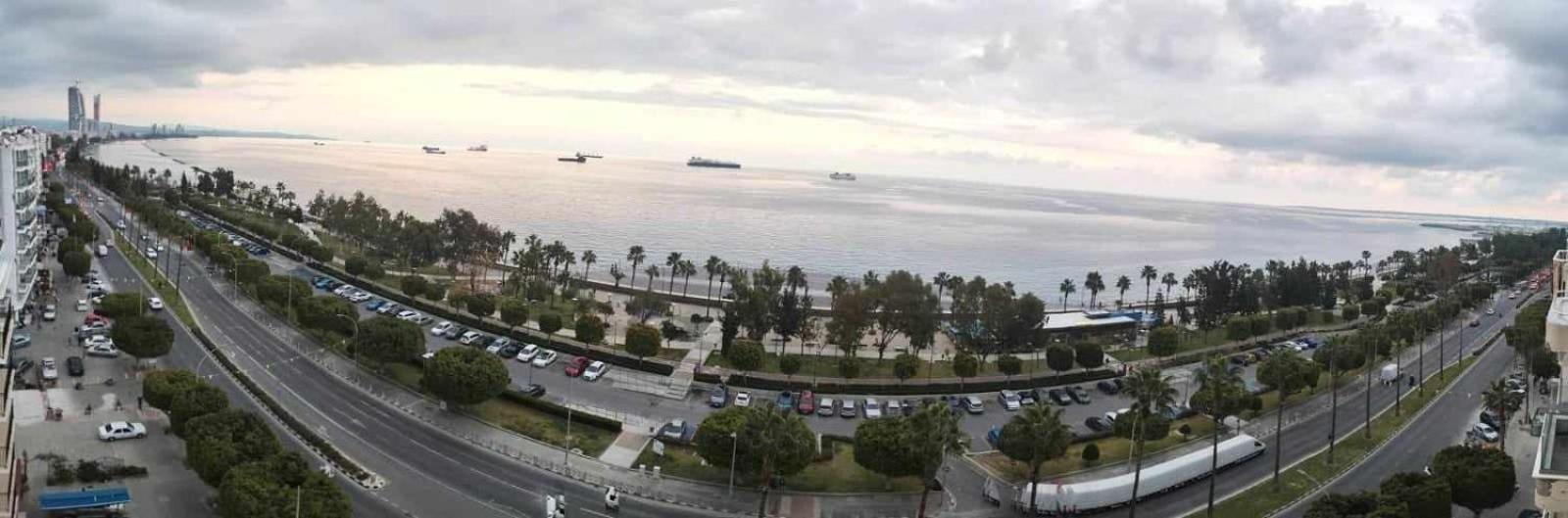 Sea Front & City Center, Amazing Sea View ลิมาซอล ภายนอก รูปภาพ