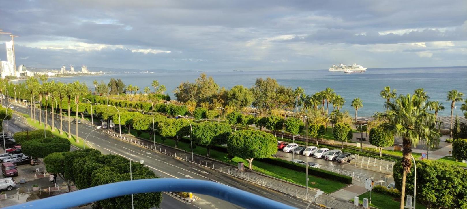 Sea Front & City Center, Amazing Sea View ลิมาซอล ภายนอก รูปภาพ