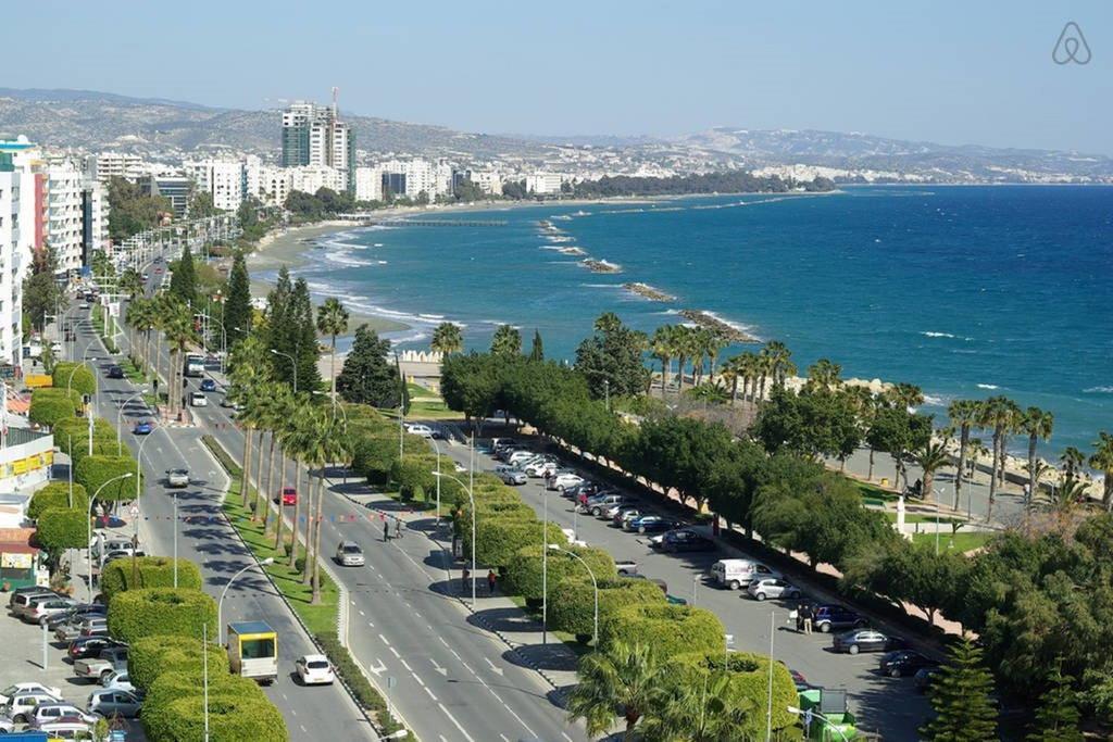 Sea Front & City Center, Amazing Sea View ลิมาซอล ภายนอก รูปภาพ