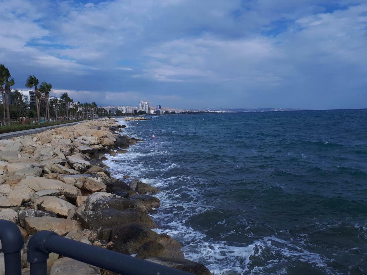 Sea Front & City Center, Amazing Sea View ลิมาซอล ภายนอก รูปภาพ